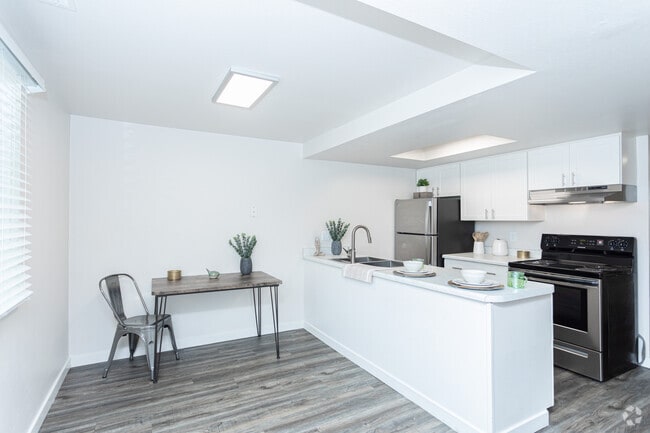 2BR, 1BA - 1,375SF - Kitchen - Park Station