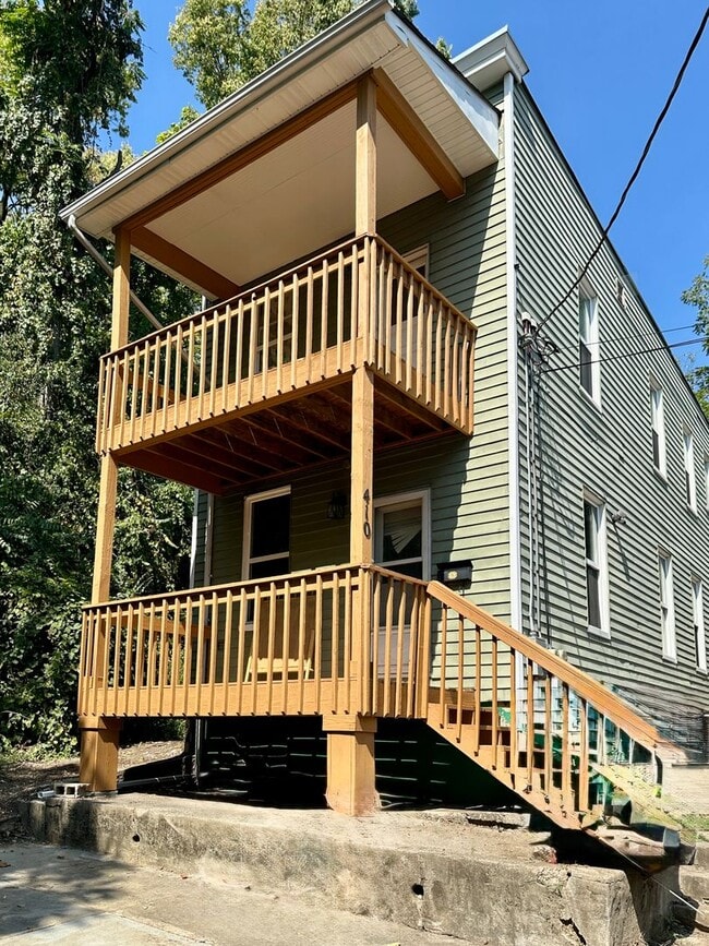 Photo - 6 Bed/2 Bath w/Ample Parking Mins. from UC...