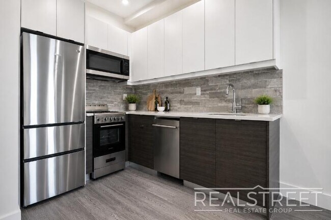 NEW 1 Bed in Prospect Park South!