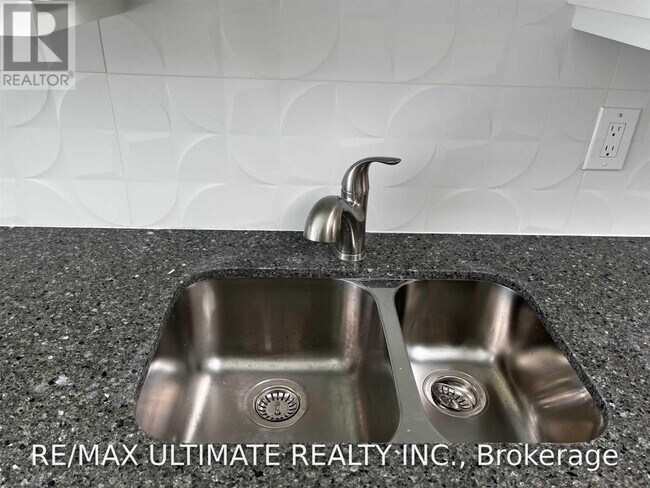 Photo - 1065 B St Clair Ave W