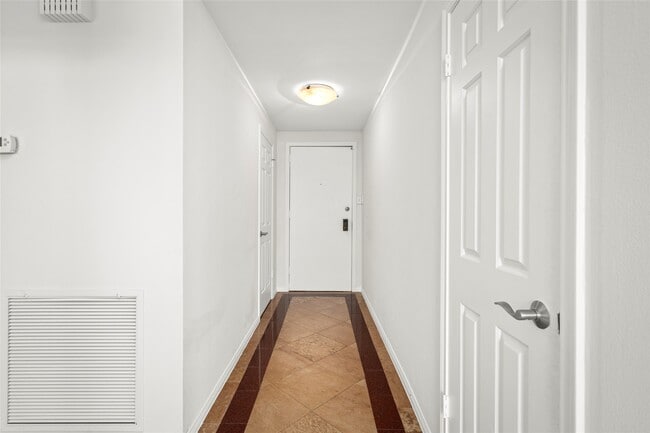 Photo - 14 Greenway Plz Unit 26O