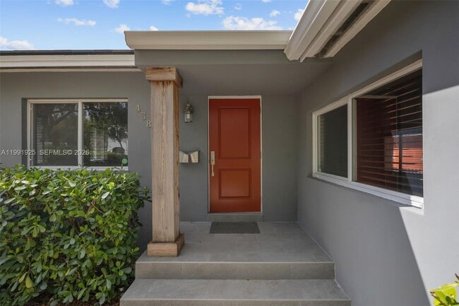 Photo - 438 Mendoza Ave