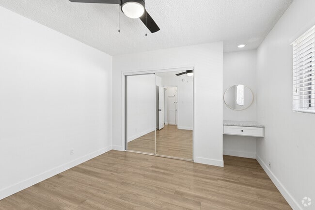 1BR, 1BA - 525SF - Bedroom