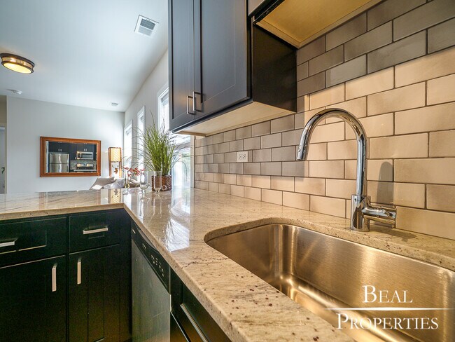 Photo - 2203 W Eastwood Ave Unit 1