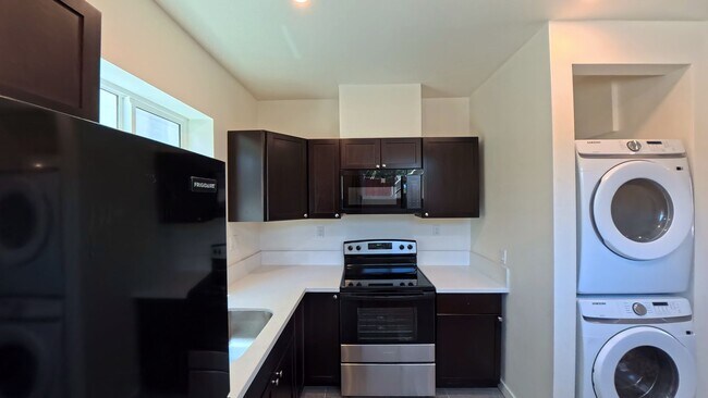 Photo - New 2 Bed Home |  $99 Deposit | Pet Ok - 2 Car Parking Unidad 847-8