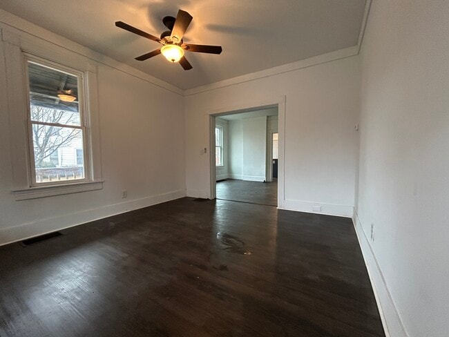 Living room - 1668 Memorial Ave