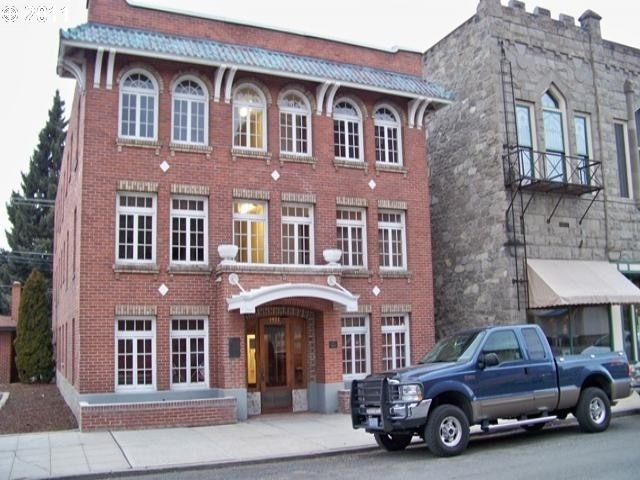 Primary Photo - 1931 1st St Apartments