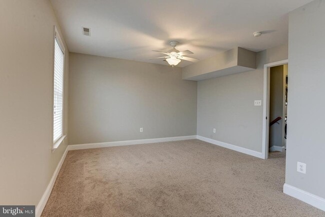 Photo - 833 Ramsay St