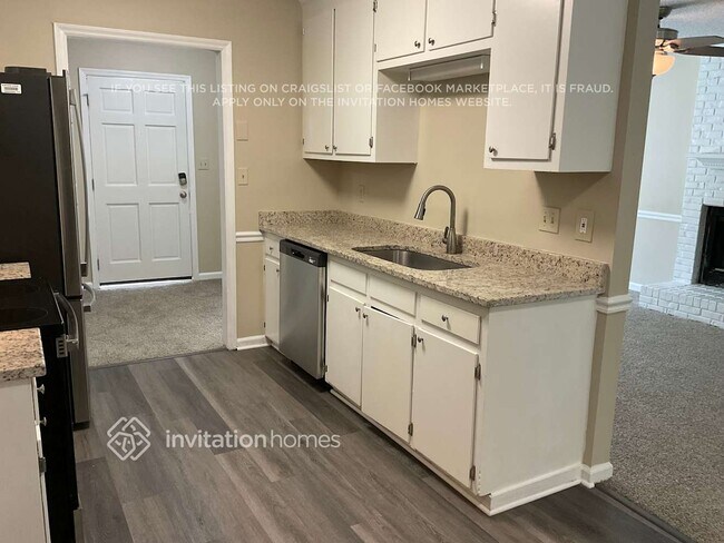 Photo - 3620 Castlegate Dr