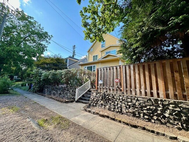 Photo - 2625 NE Clackamas St