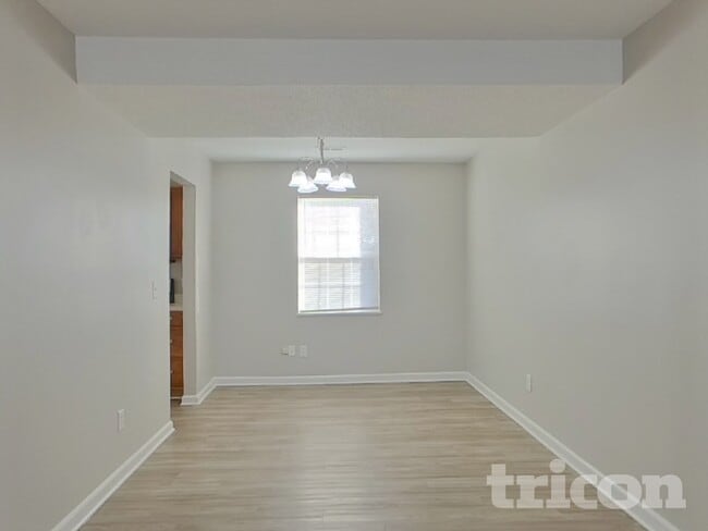 Photo - 521 Halleck Ln