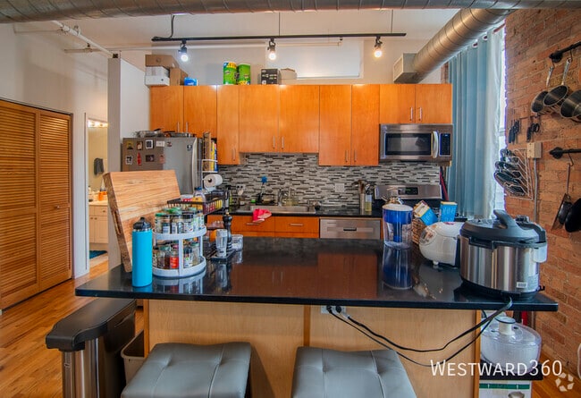 Building Photo - 420 S Clinton St Unit 201 Rental