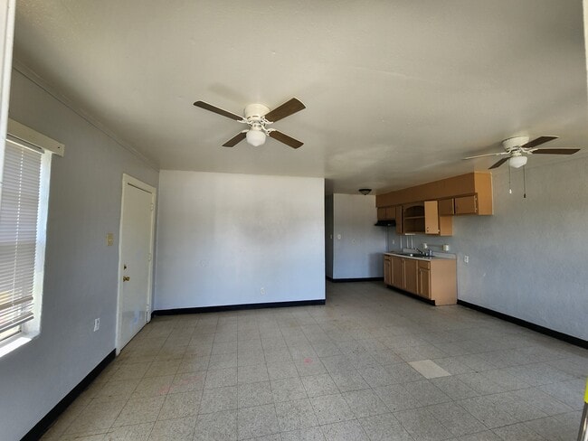 Building Photo - 6604 Simon Pl Unit Apt A