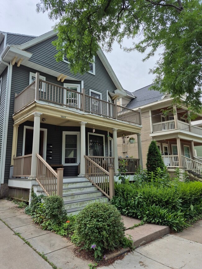 Photo - 1047 E Gorham St Apartamentos Unidad Second Floor - heat incl