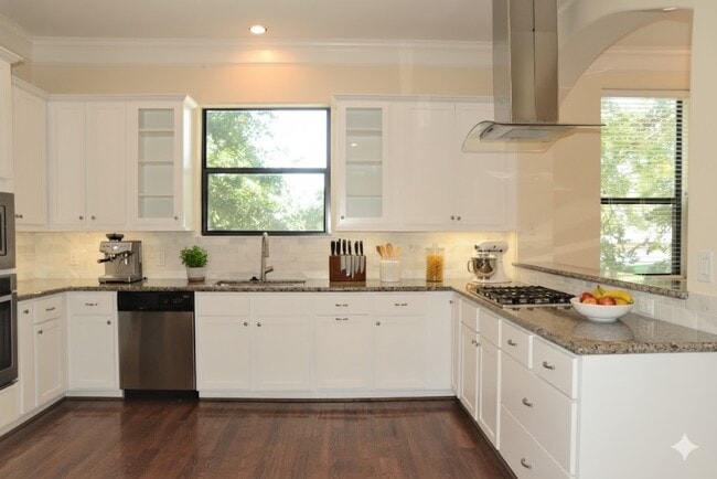 Photo - 615 W 27th St