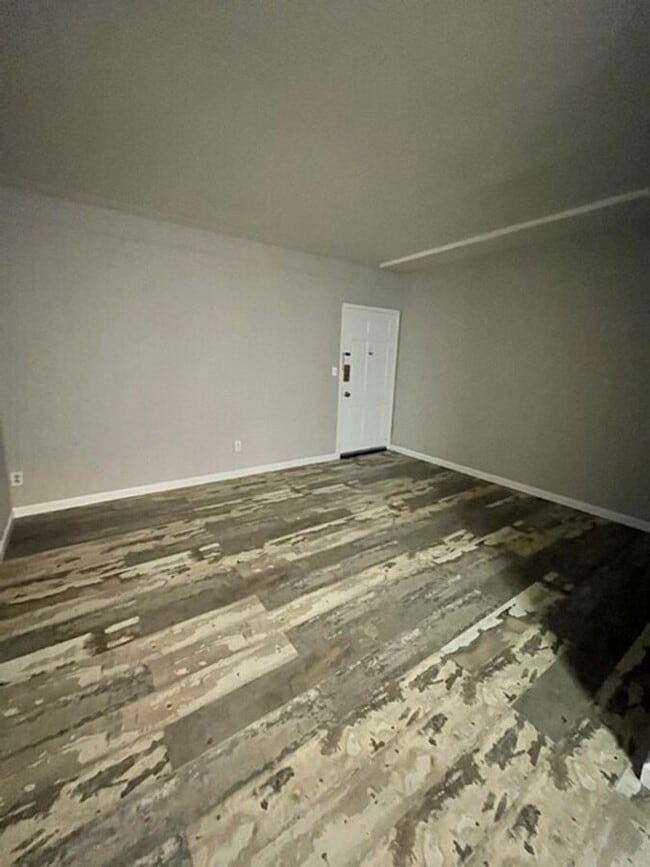 Photo - 208 Lakeshore Dr