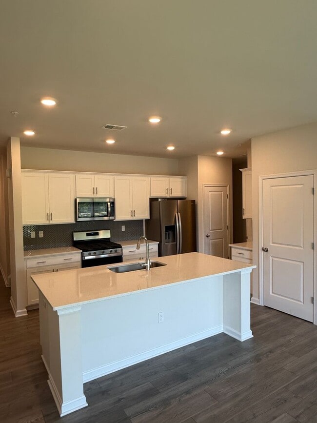 Photo - Beautiful 4BR Home with Garage & Modern Kitchen in Greenway Farms
