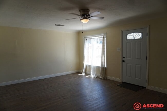 Photo - Cozy 2BD/1BA Home in Bakersfield's 93308 — Trash Included, Driveway & No Pets!
