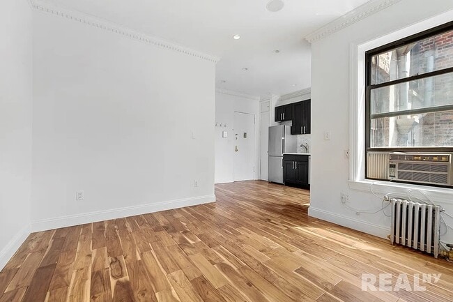 Photo - 102 Christopher St Unit 4A