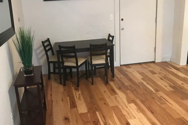 Photo - Monroe Manor