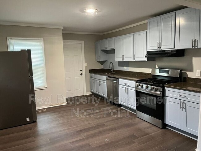 Photo - 468 Birney St NE