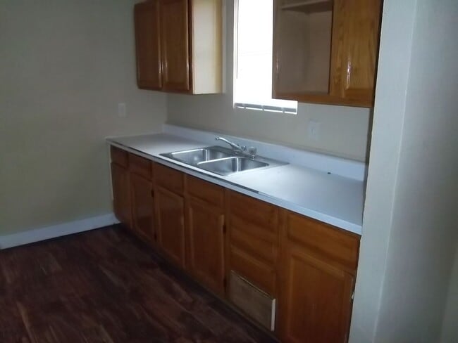 Photo - 905 N Hayes St