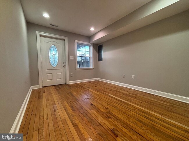 Photo - 1122 W Hamburg St