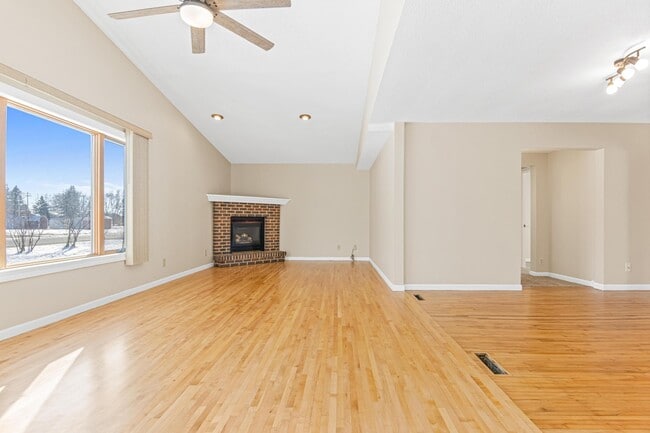 Photo - 701-35 Wisconsin Ave Unidad 1
