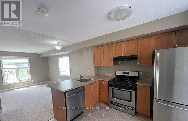 Photo - 870 Jane St