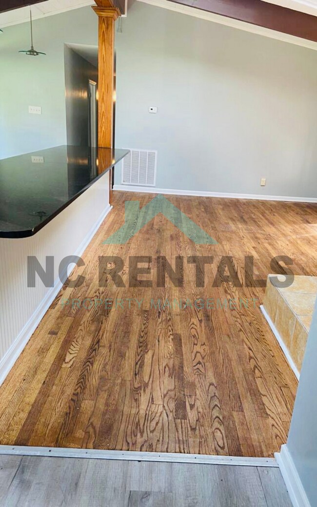 Photo - 1212 Red Oak Ave