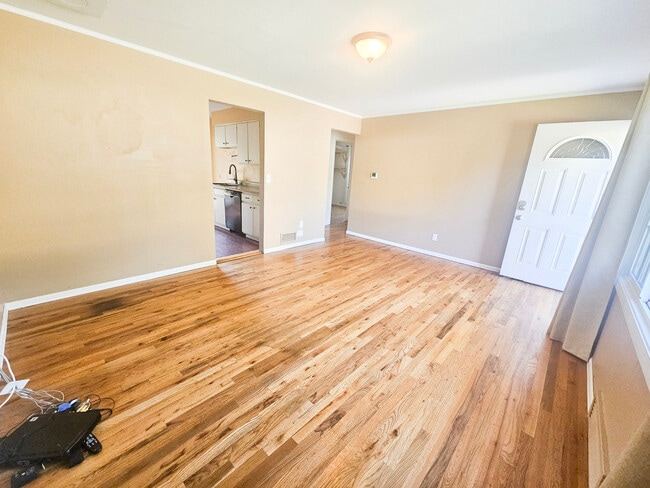 Photo - 1424 E 39th Ave