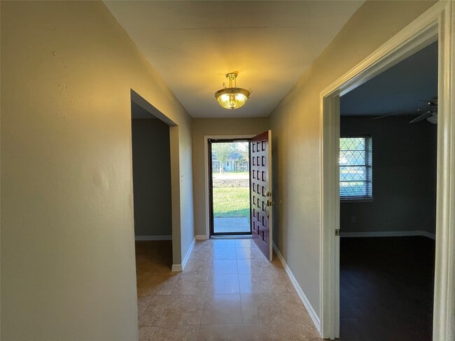 Photo - 8826 Klondike St