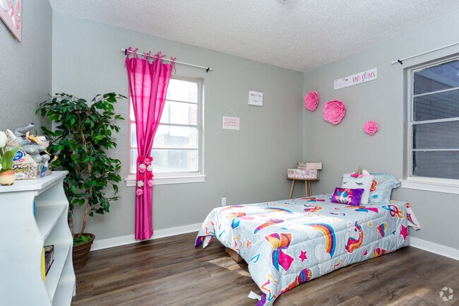 2BR,1BA-900SF - Estancia Hills