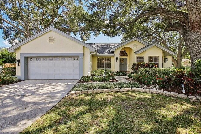 Building Photo - "Pool Home! Spacious 3-Bed, 2-Bath Gem on Shoreline Drive, Clearwater"