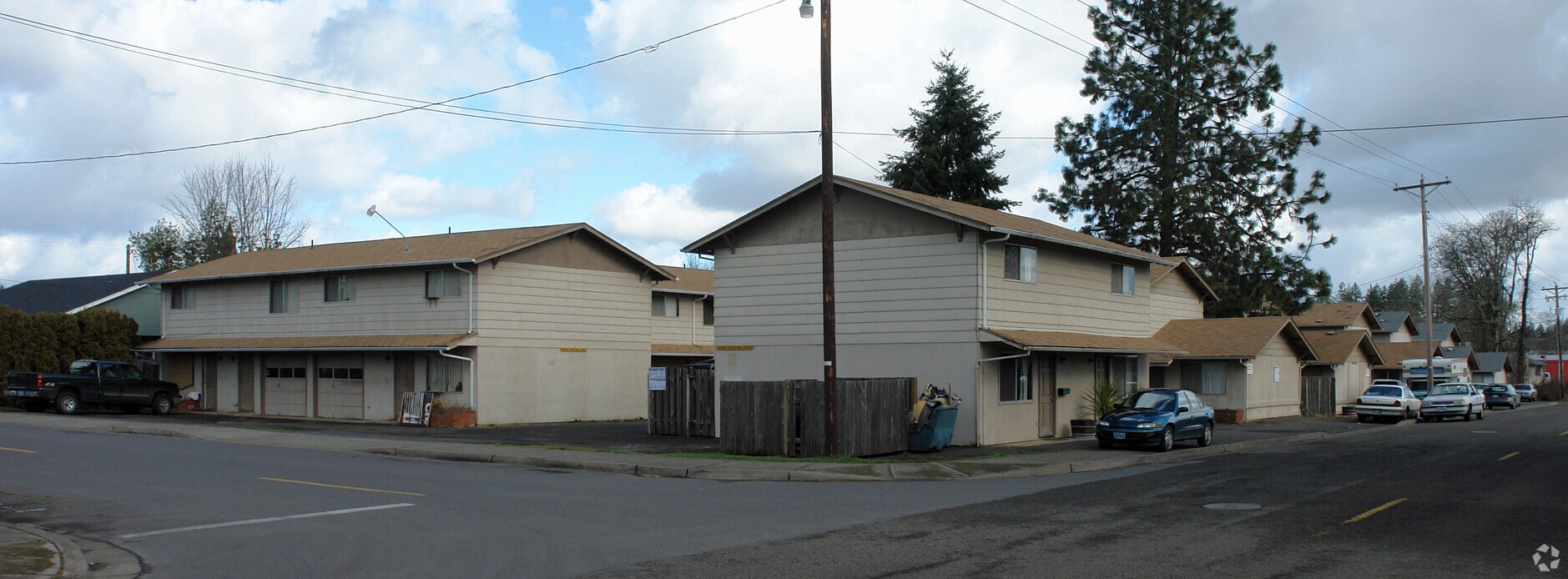 Applegate Apartments - Applegate Apartments