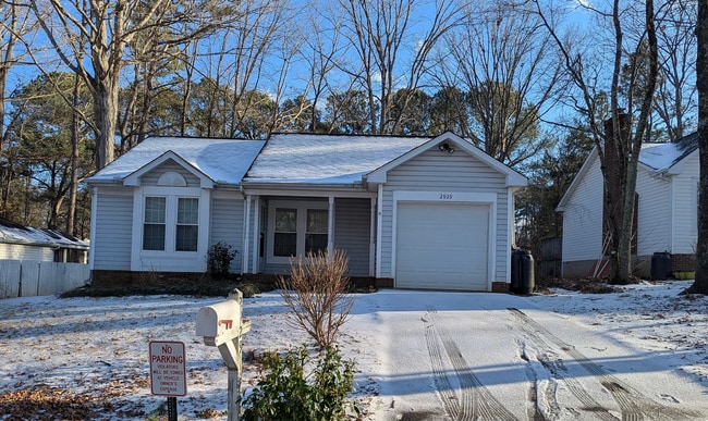 Building Photo - Room in House on Golden Oak Ct