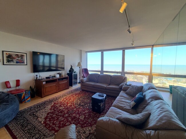 Photo - 2400 N Lakeview Ave Unidad 2702