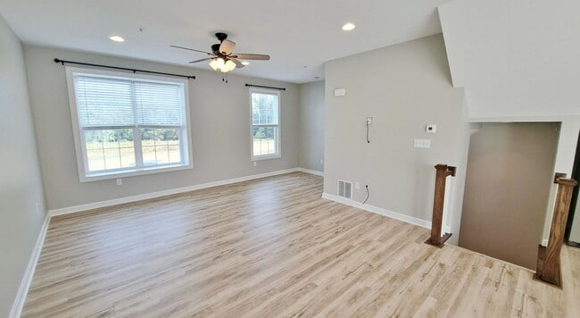 Photo - 3 Bed / 2-1/2 Bath Single Family Townhome ...