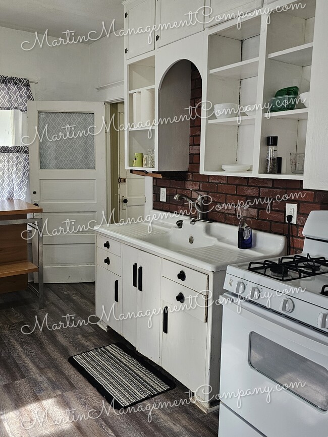 Photo - 1108 E 10th St