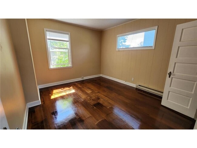 Photo - 118 12th St S