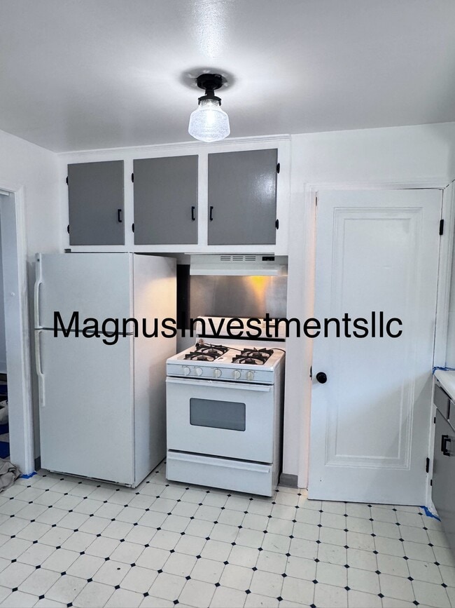 Building Photo - 1009 Broer Ave