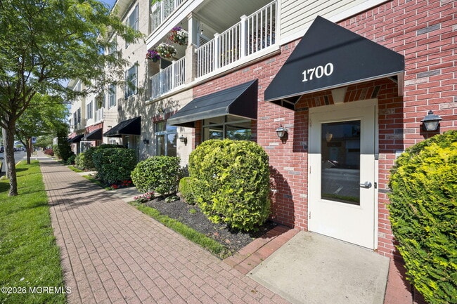 Photo - 1700 Main St Unit 209