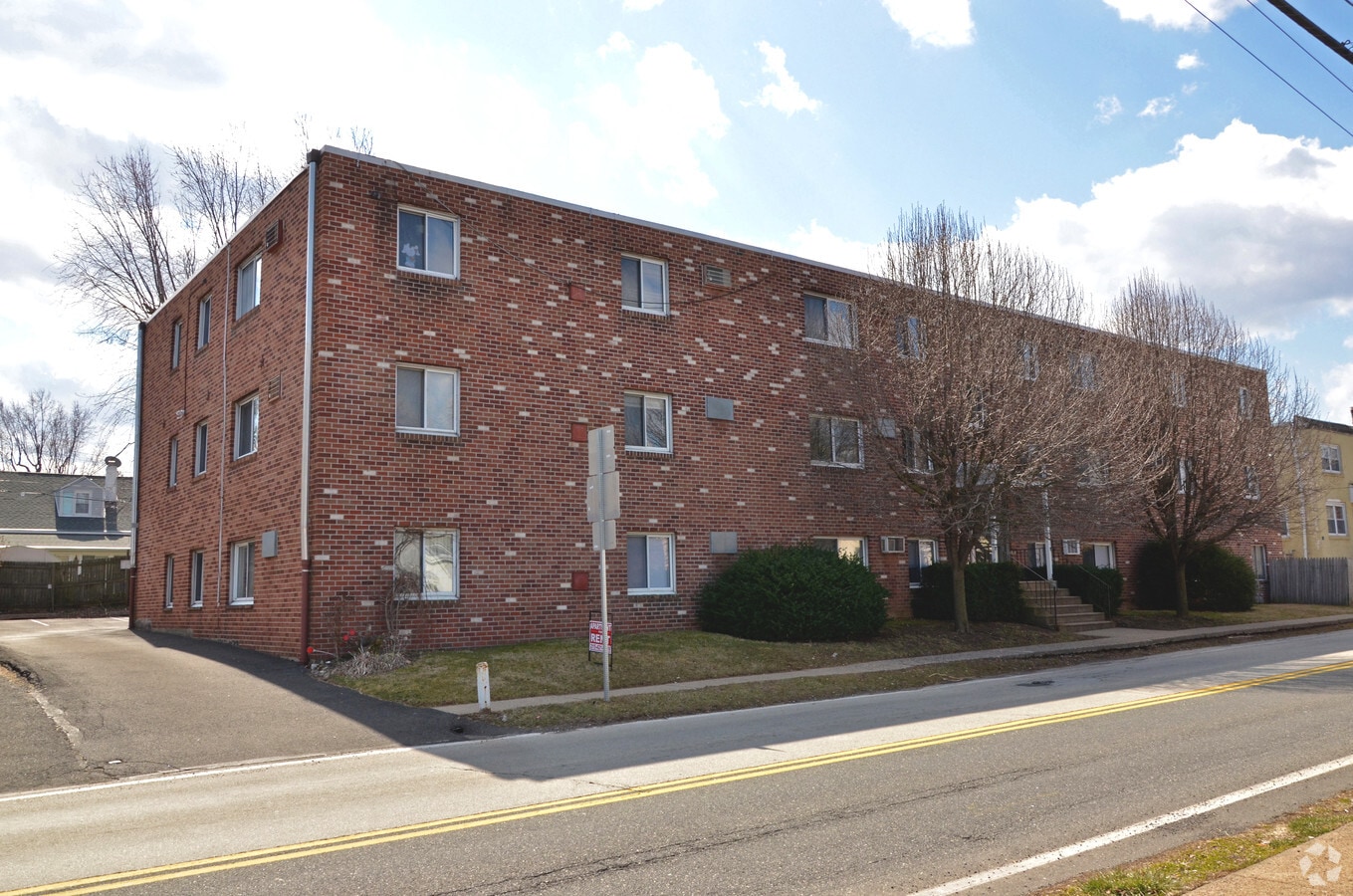 Photo - 910 Fox Chase Rd Apartments