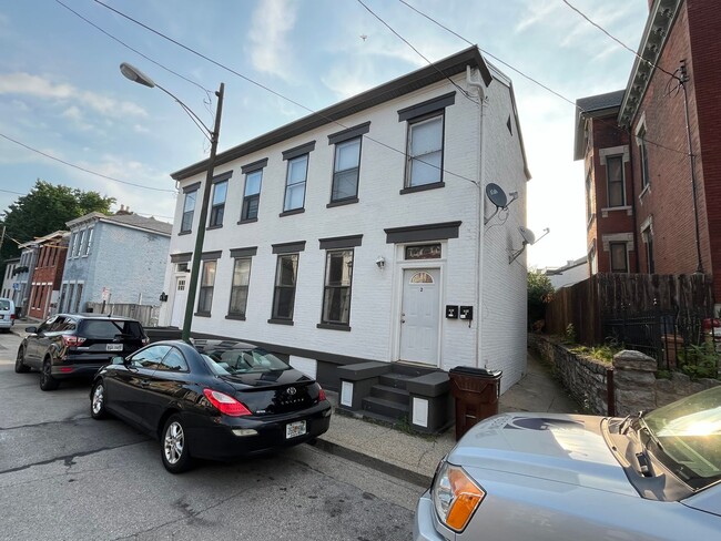 Building Photo - 818 Main St Unit 1