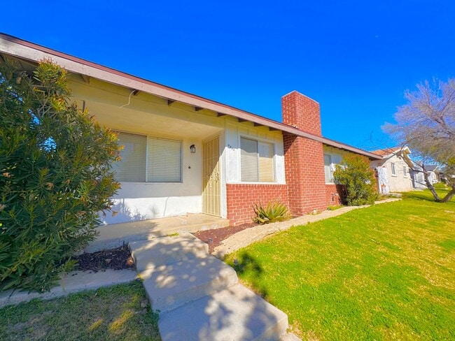 Building Photo - NE Home with pool for rent