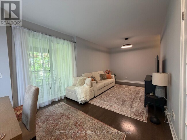 15 Rean Dr Unit 302