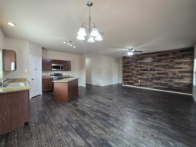 Photo - 322 Ambrose Avenue