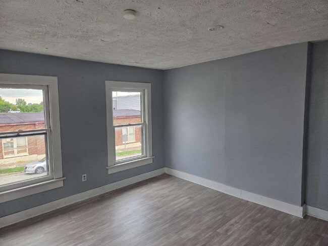 Building Photo - "Charming 2-Bedroom Duplex Retreat on Pritz Ave – Your Cozy Haven in Dayton!"