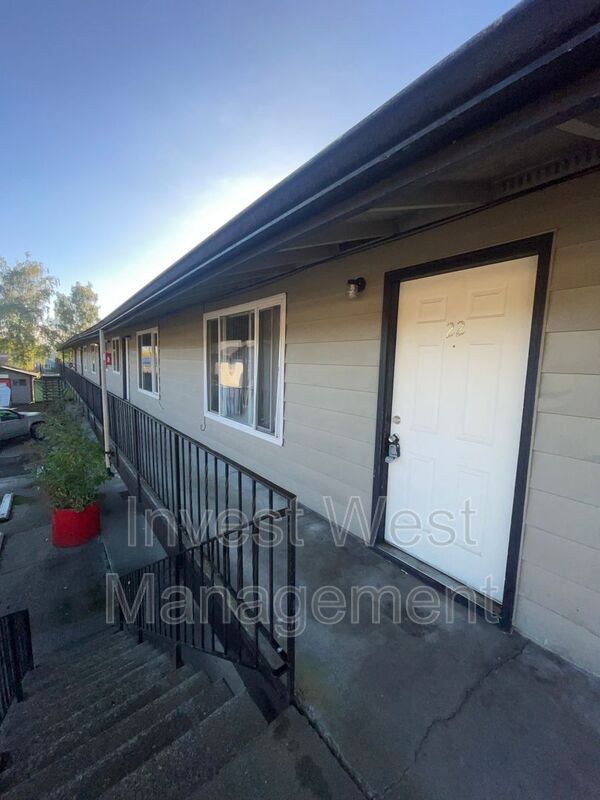 Photo - 944-933 33rd Ave