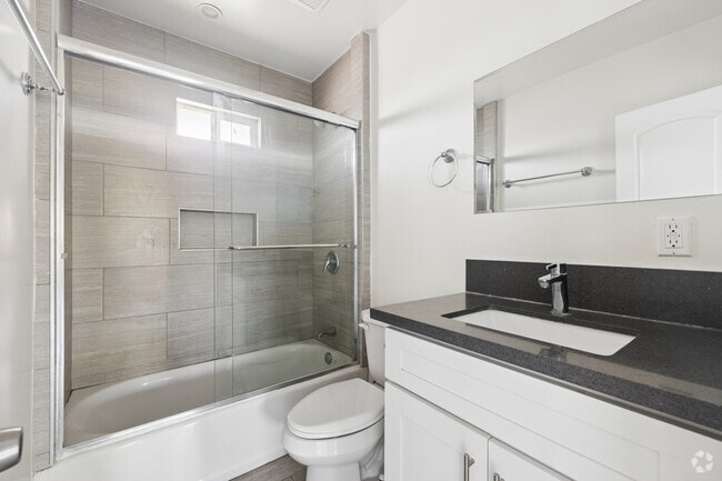 2BR, 1BA - 900SF - Bathroom